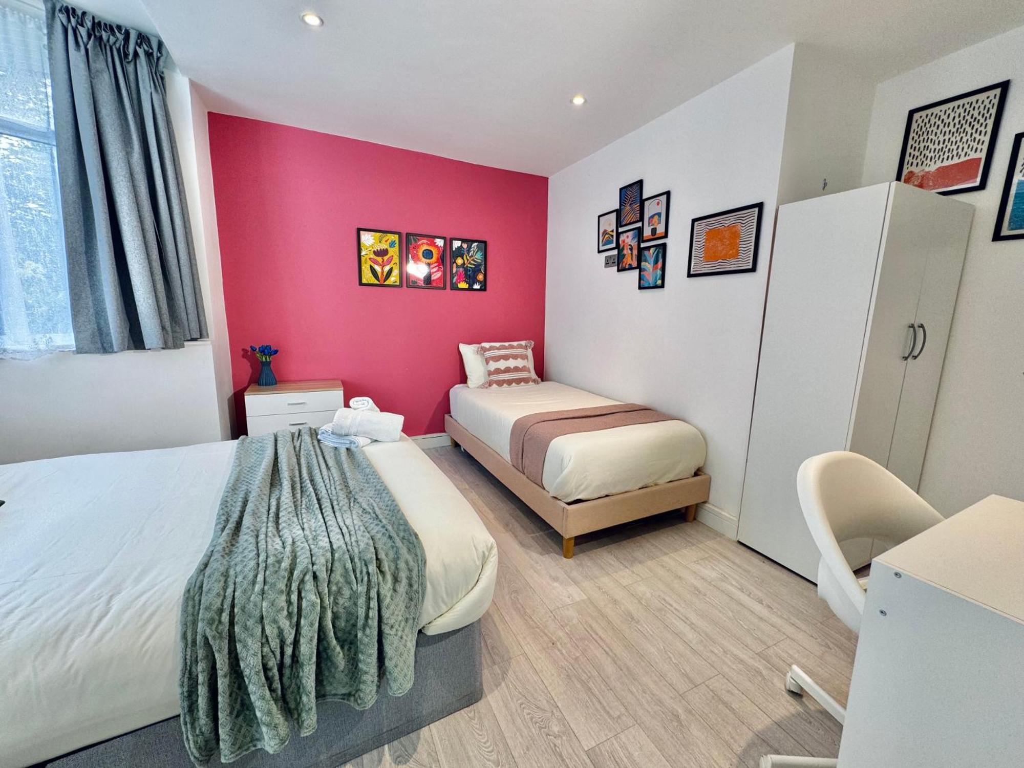 En-suites With Free Parking 30min To Maison d'hôtes Londres