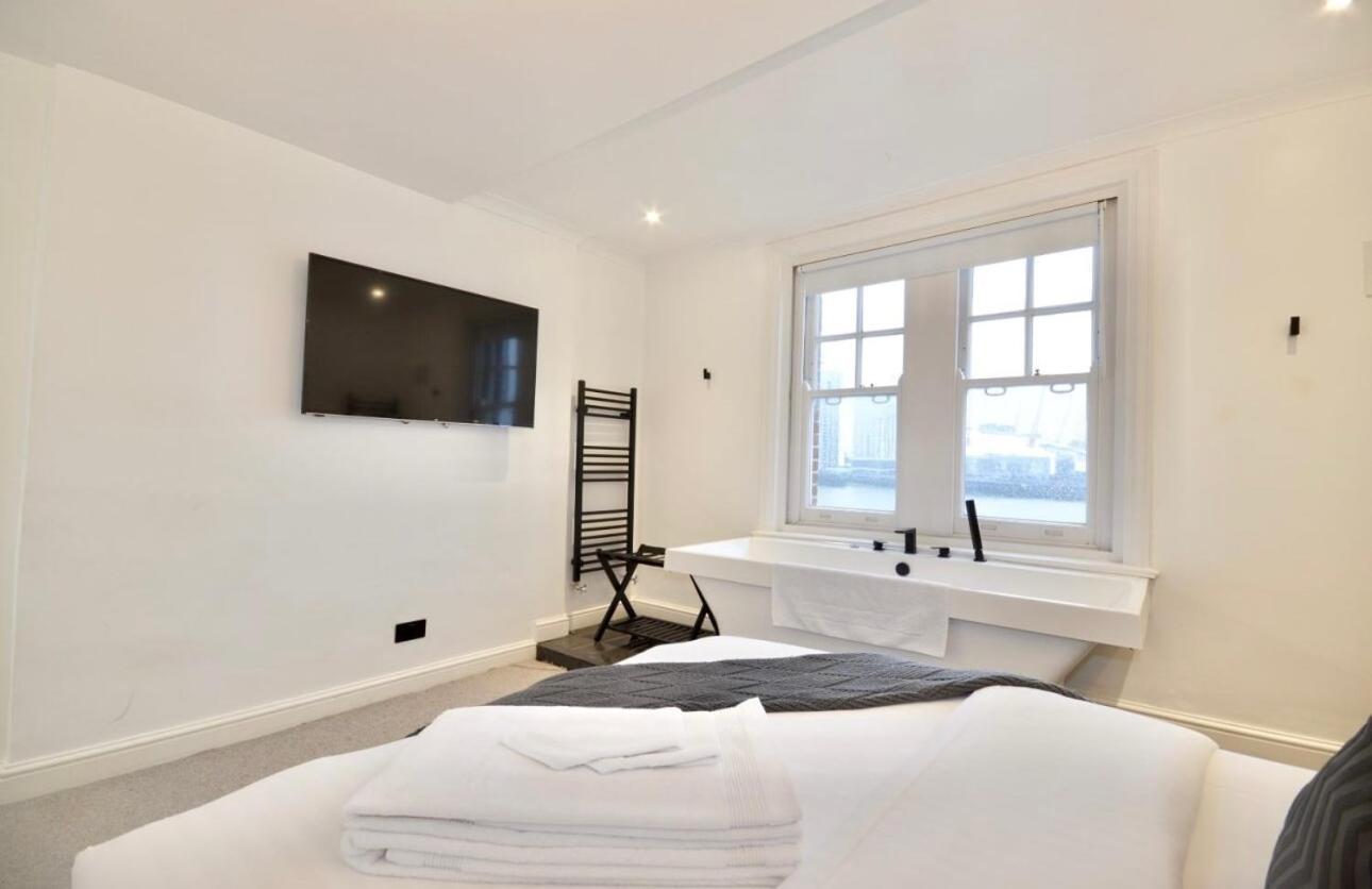 Apartamento 3 X Bedroom Riverside Flat With Hot Tub On Roof Terrace Londres