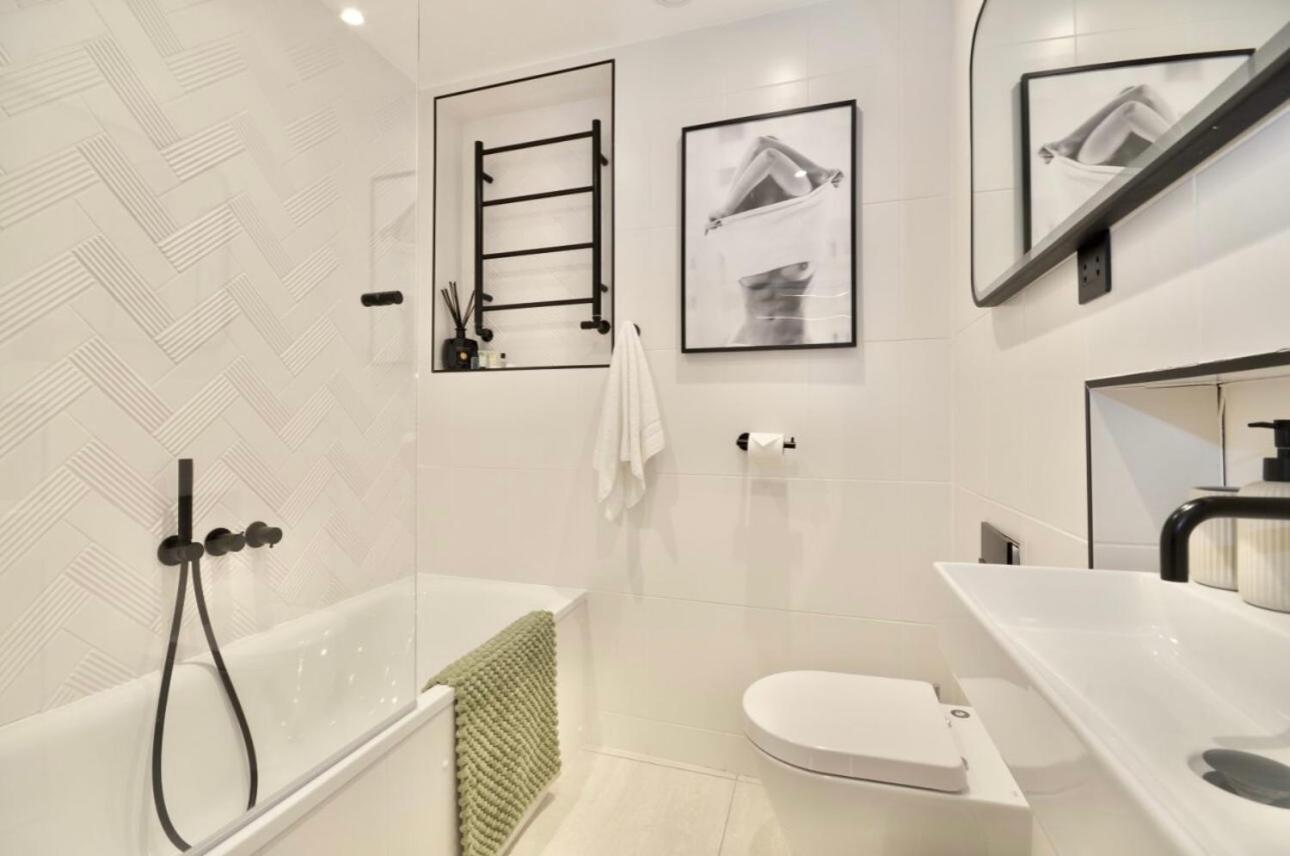 Newly Refurbished W/ River Views Appartement