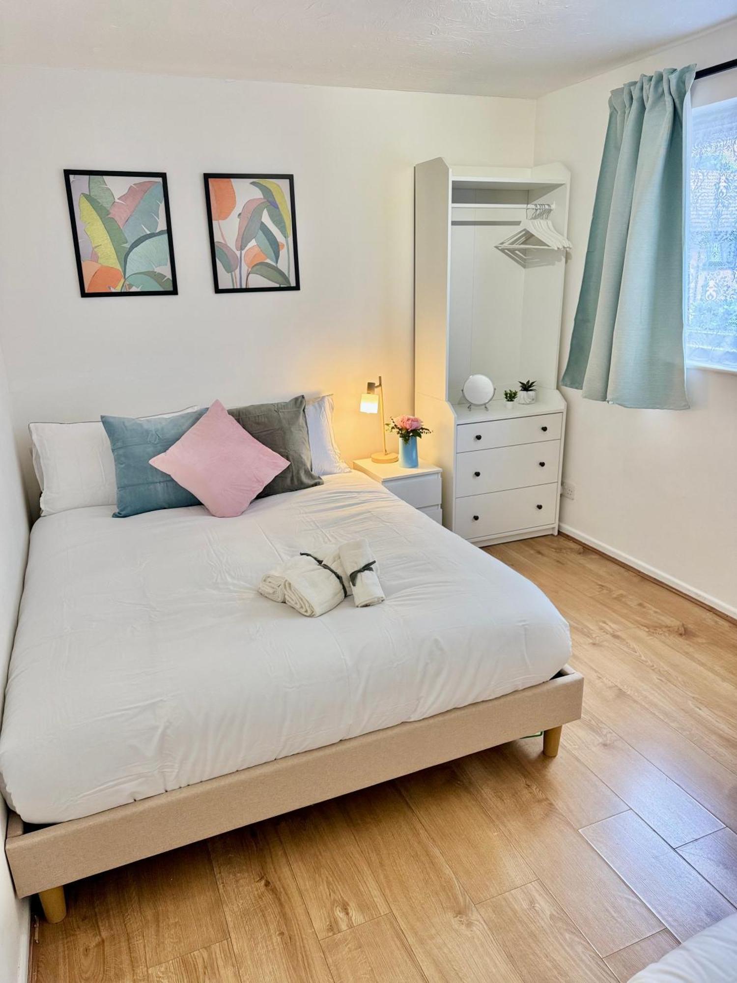 Tranquil 2 Bed Near Downtown & Free Parking *
