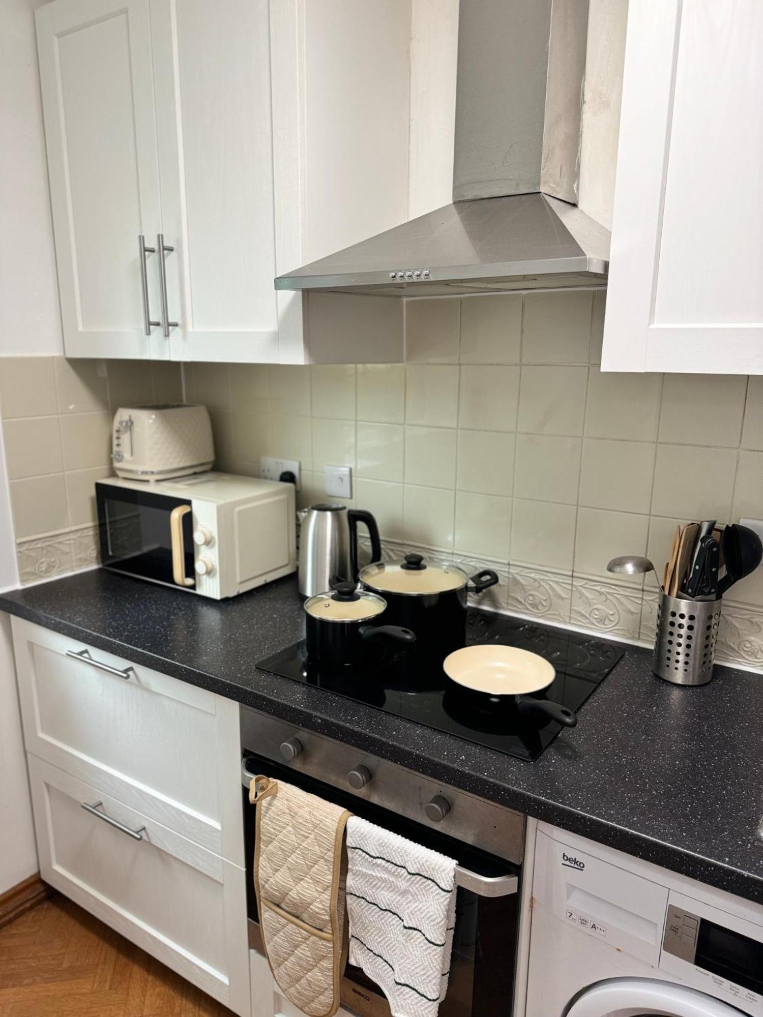 Tranquil 2 Bed Near Downtown & Free Parking * Londres