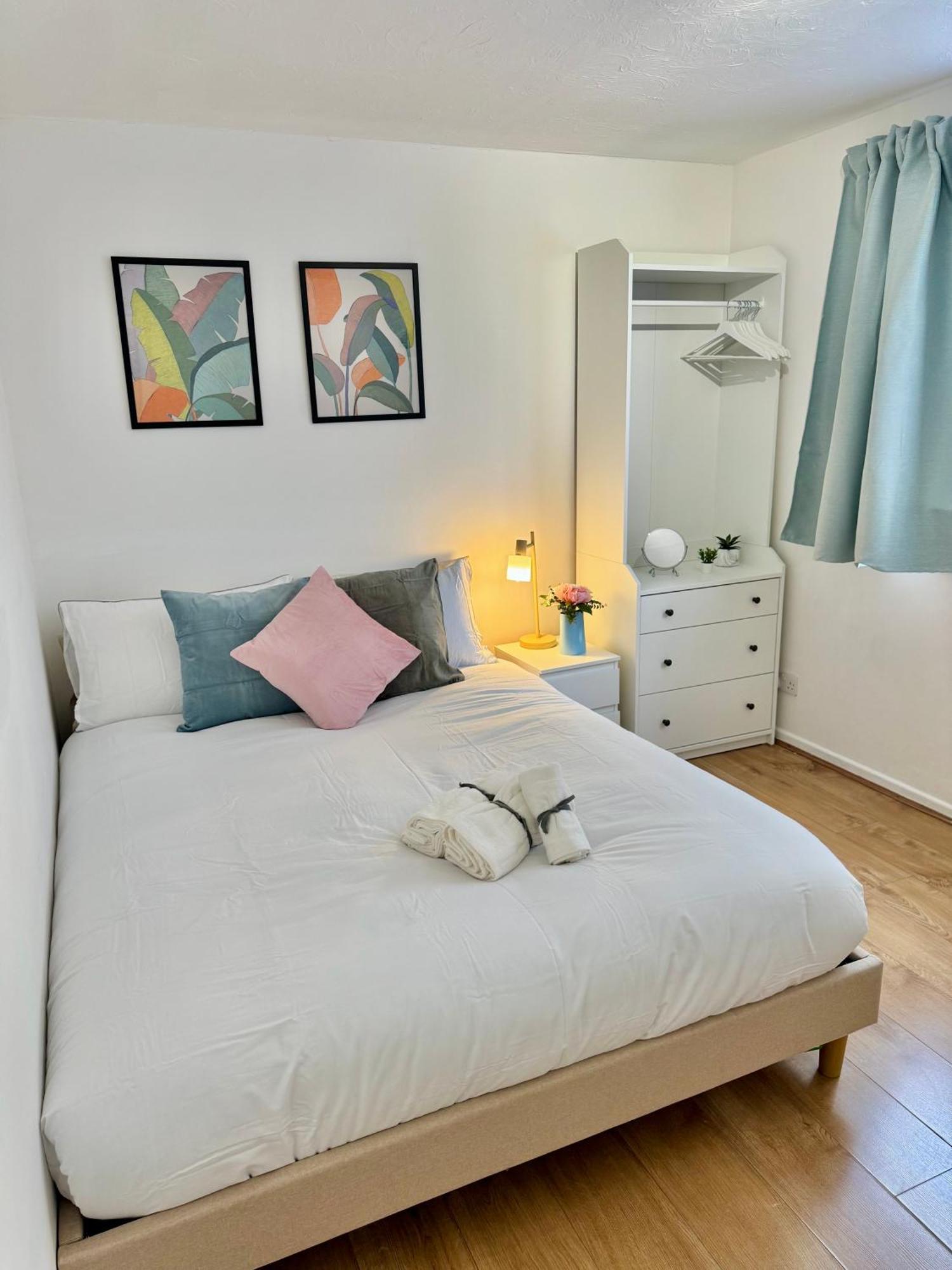 Tranquil 2 Bed Near Downtown & Free Parking Apartamento Londres