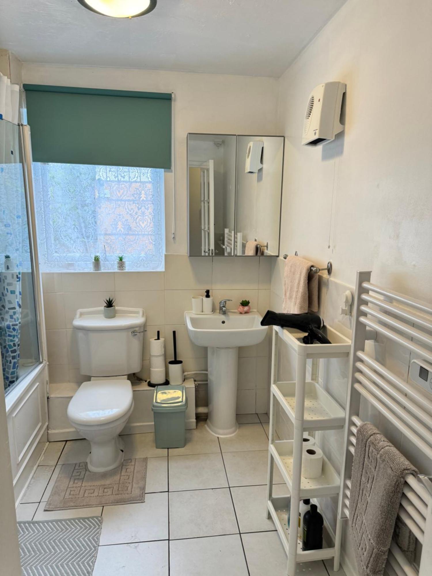Apartamento Tranquil 2 Bed Near Downtown & Free Parking Londres