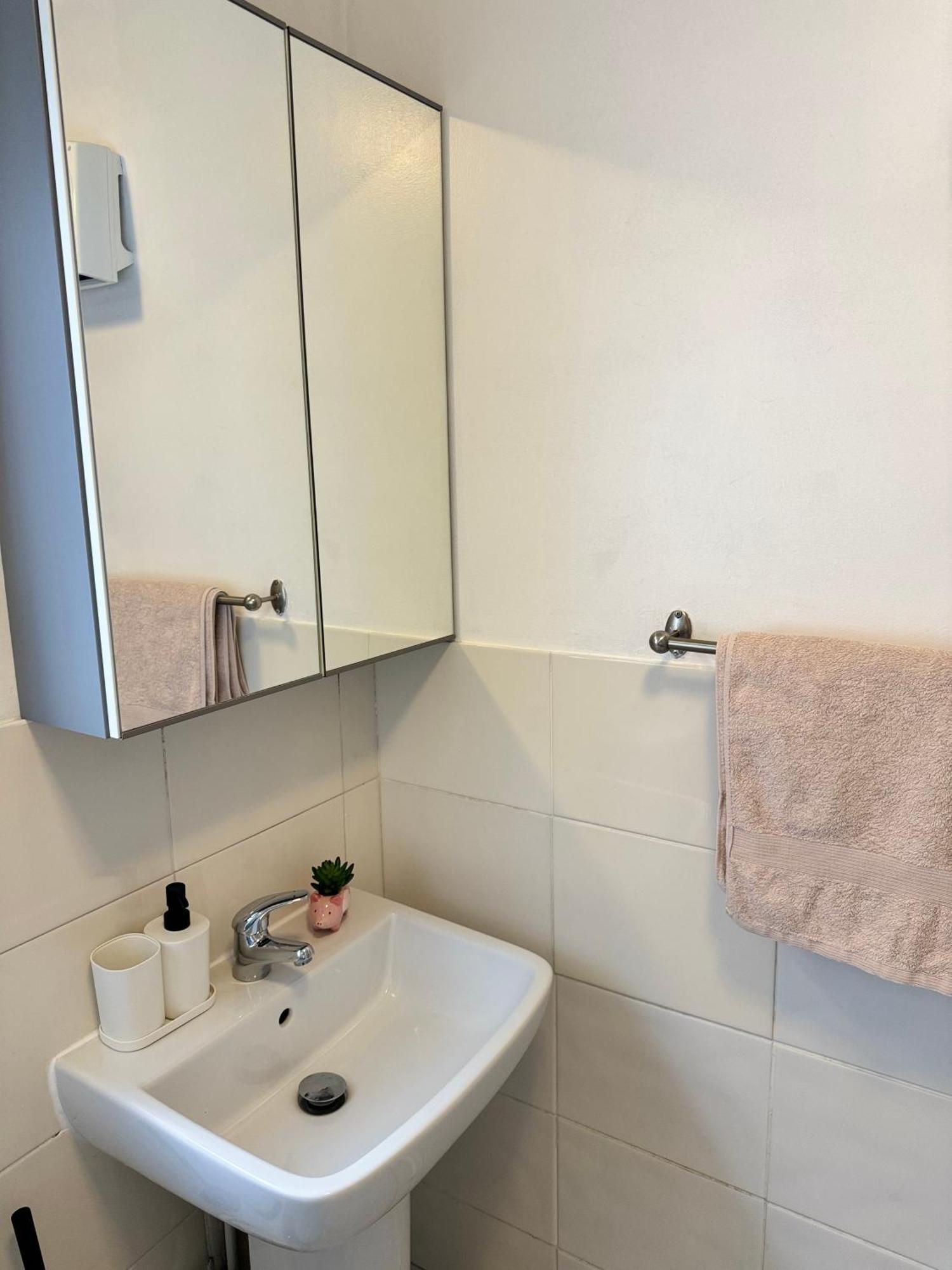 Apartamento Tranquil 2 Bed Near Downtown & Free Parking *