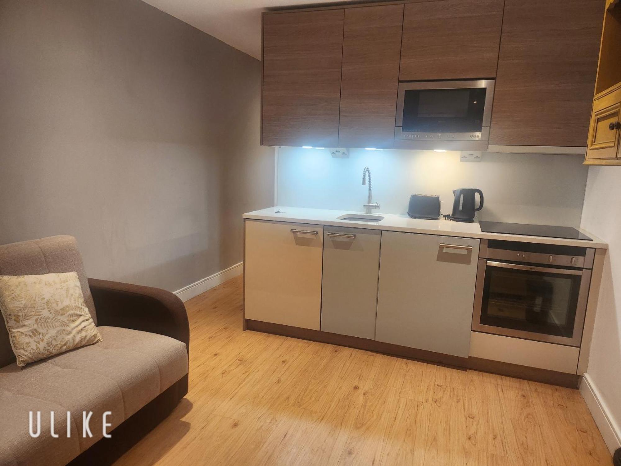 Chelsea City Apartment In London--24 Hours Gym *