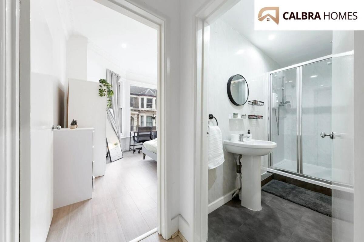Urban Hideaway, Private Garden, 2 Mins To Station Appartement