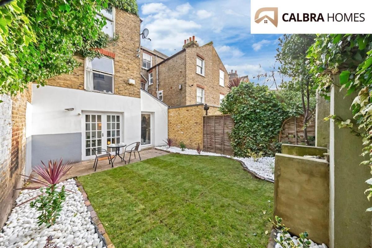 Urban Hideaway, Private Garden, 2 Mins To Station * Londres