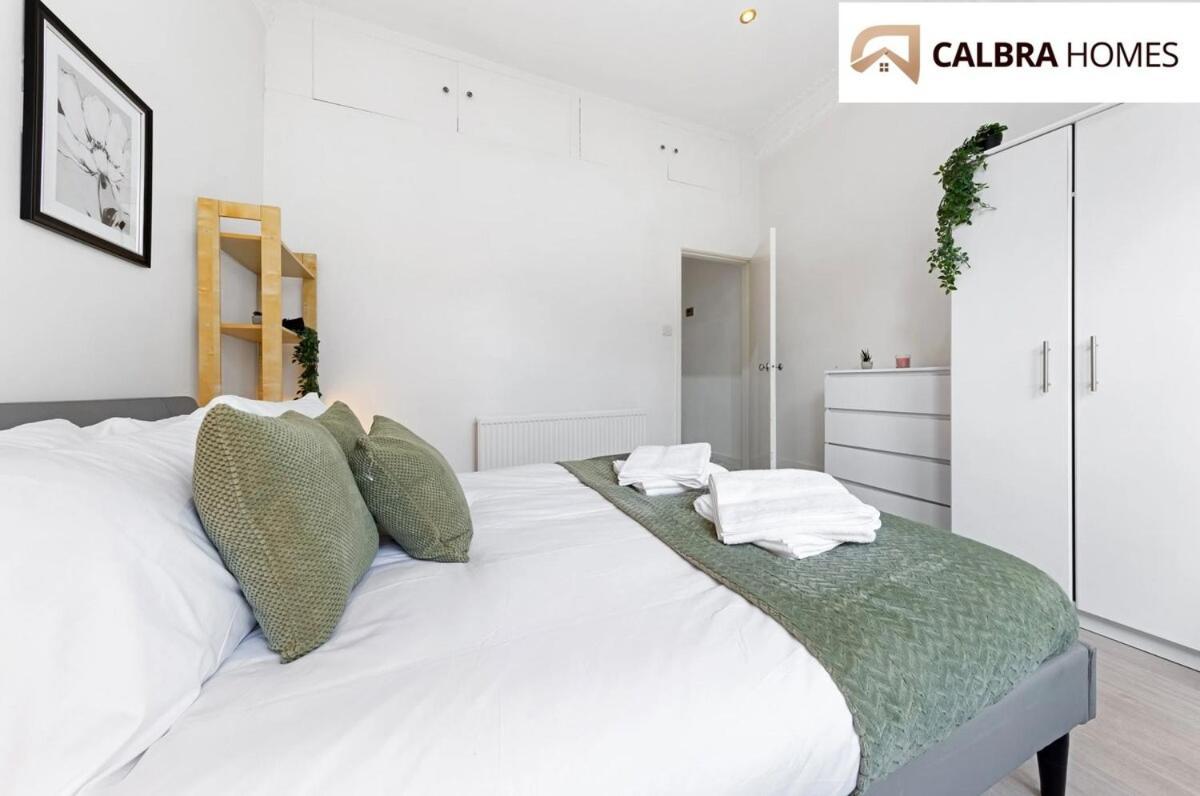 Urban Hideaway, Private Garden, 2 Mins To Station * Londres