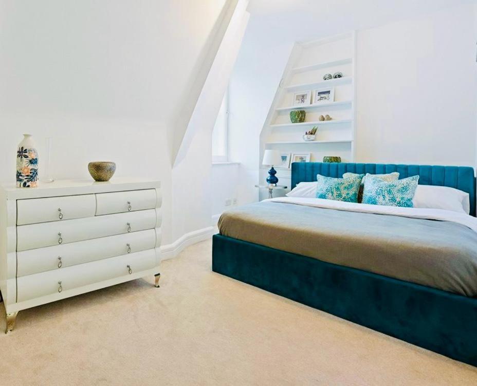 Unrivaled Elegance In 3 Bedroom Covent Garden Appartement Londres