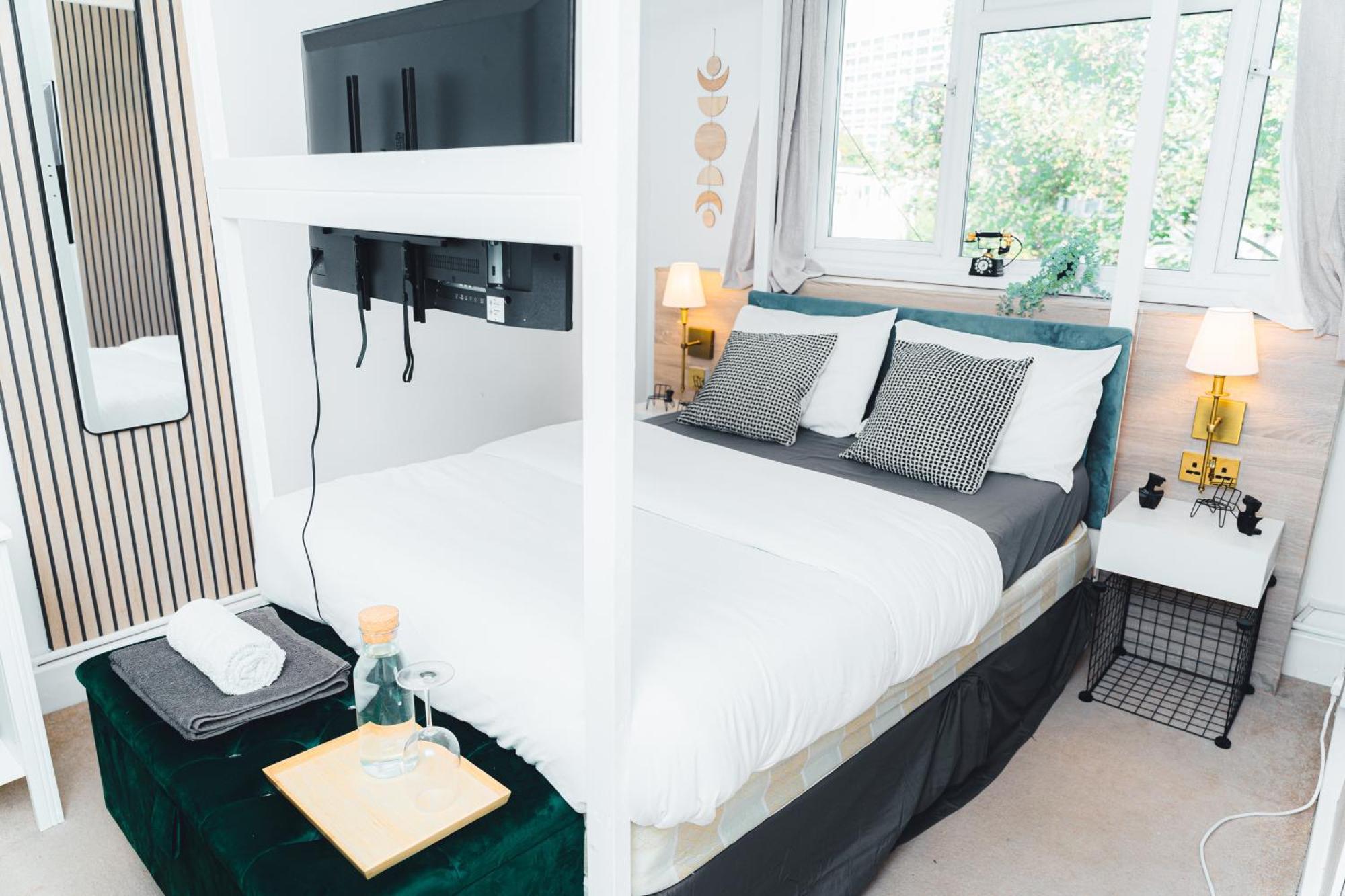 Relaxhaus! 3br Garden Retreat With 2 Saunas, Hot Tub And Cinema Hébergement de vacances