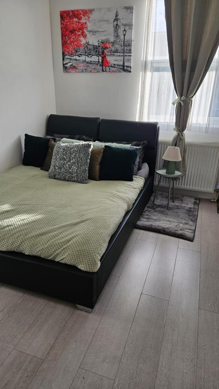 Bright Apt, Great Connection 2b London