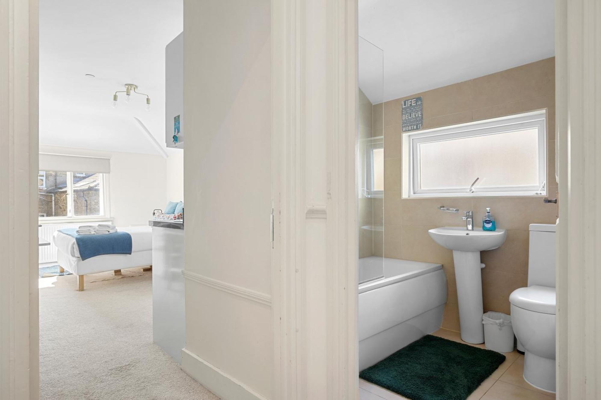Stylish Private And Ensuite Near The Oval Appartement