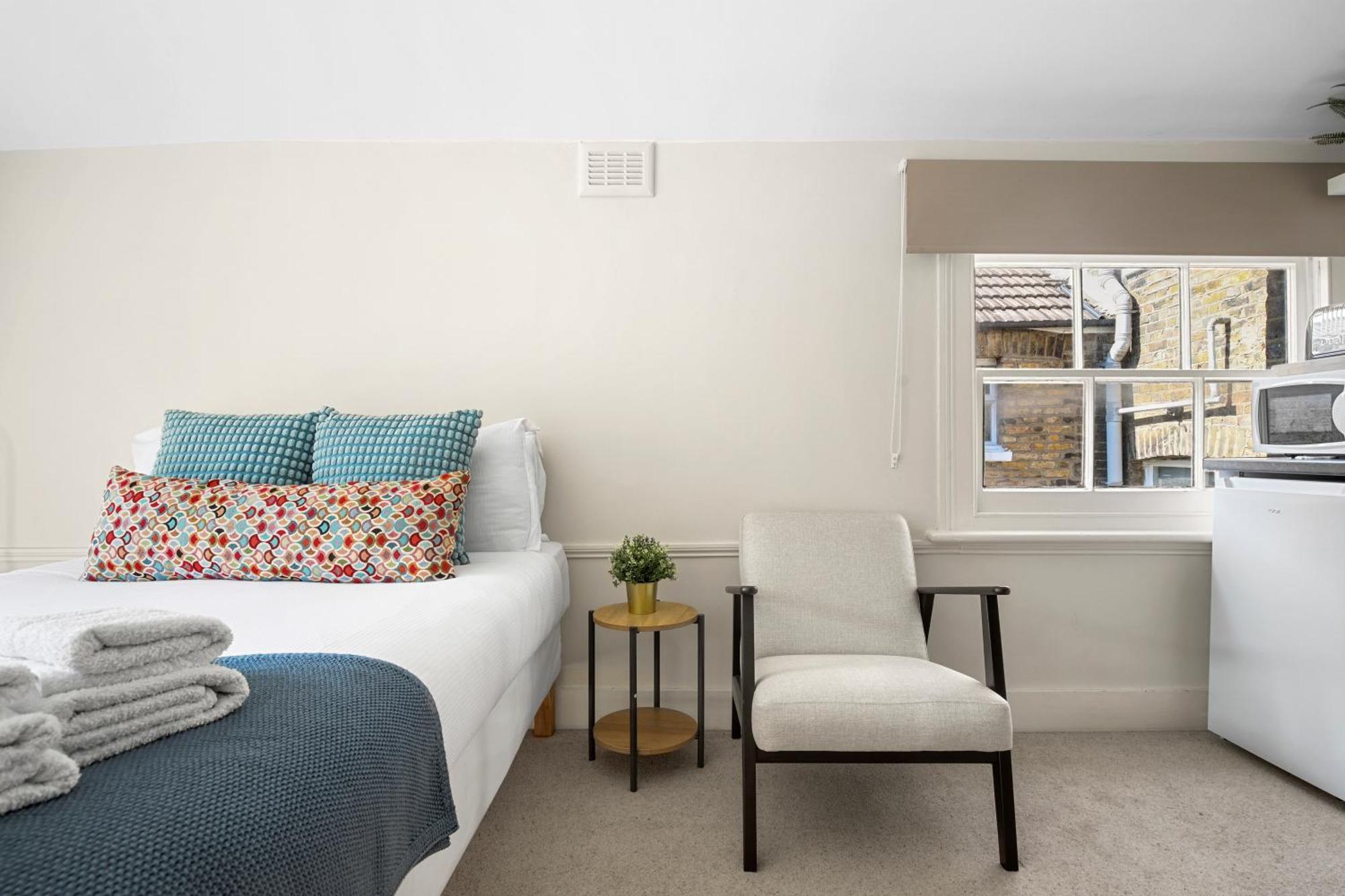 Stylish Private And Ensuite Near The Oval *