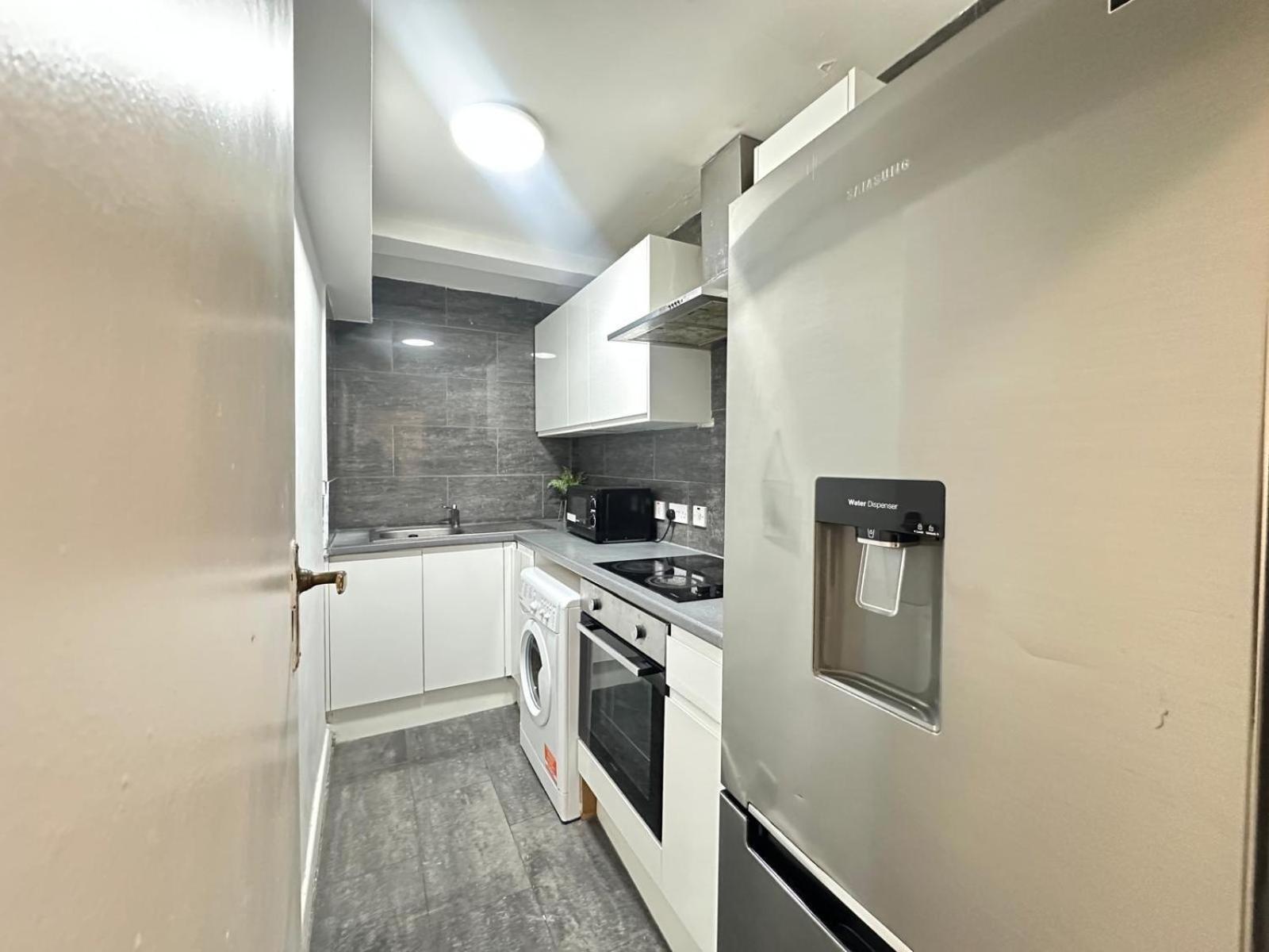 Beautiful Two Bedroom Edgware Road Londres