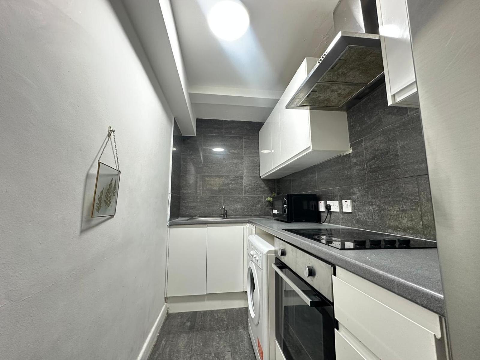 Beautiful Two Bedroom Edgware Road Appartement Londres
