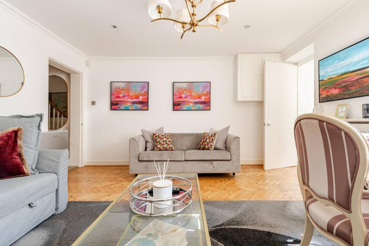 Spacious And Private By Royal Palace Appartement Londres