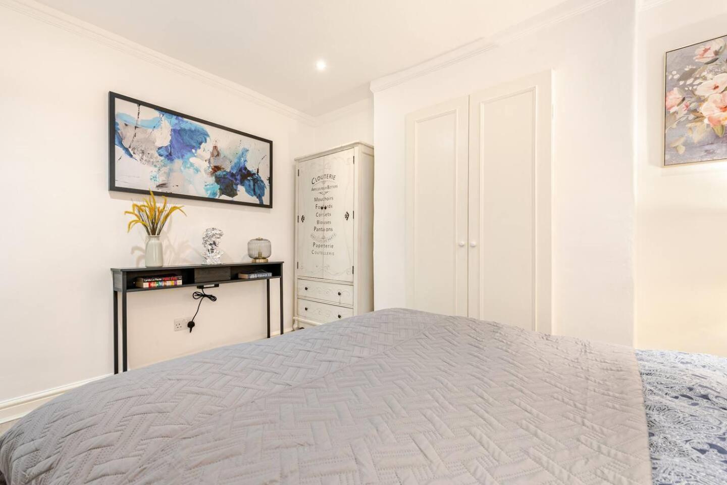 Spacious And Private By Royal Palace * Londres