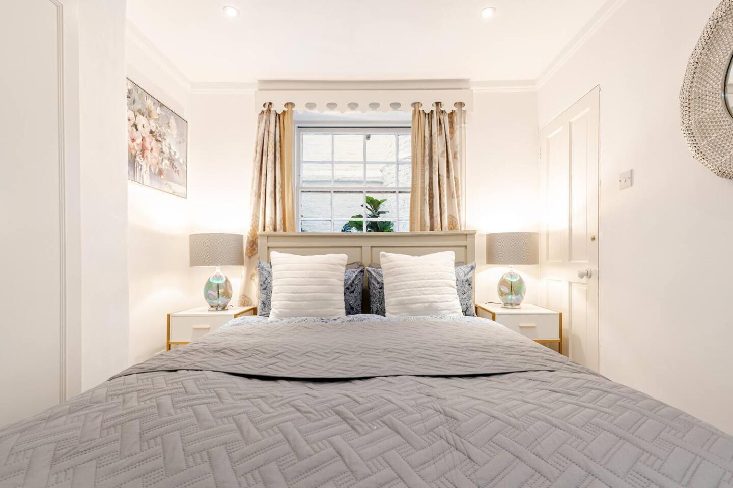 Spacious And Private By Royal Palace Appartement Londres