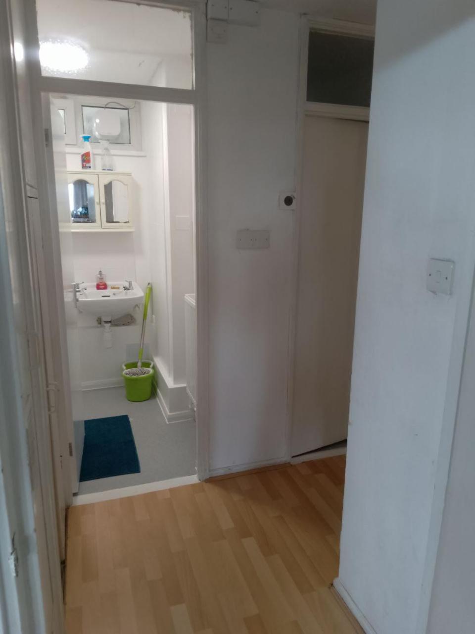 Double In A Cosy Flat In Tooting Homestay London