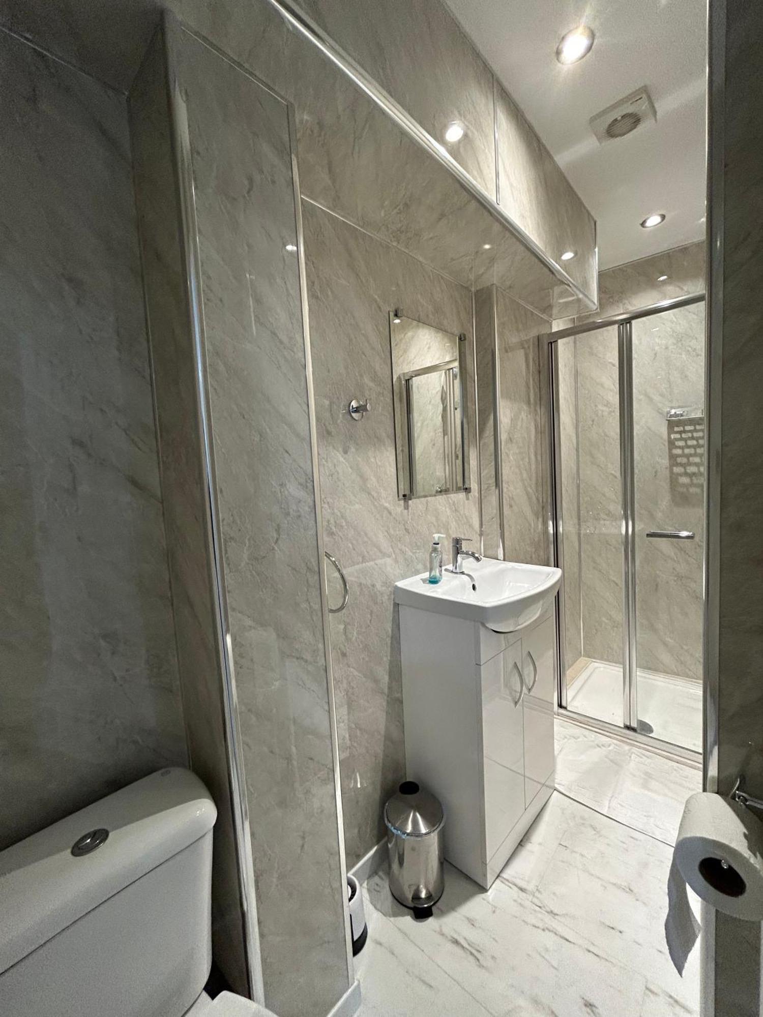 Shoreditch - And In The Appartement *