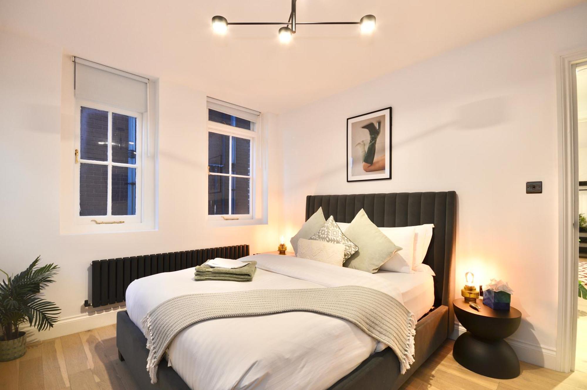 Newly Refurbished W/ River Views Appartement