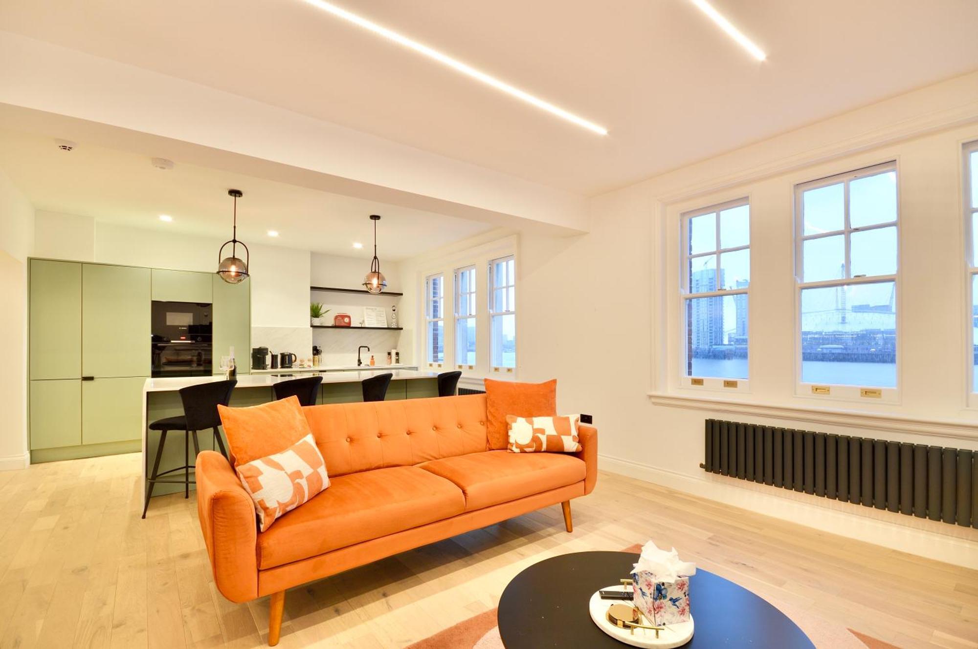 Newly Refurbished W/ River Views * Londen