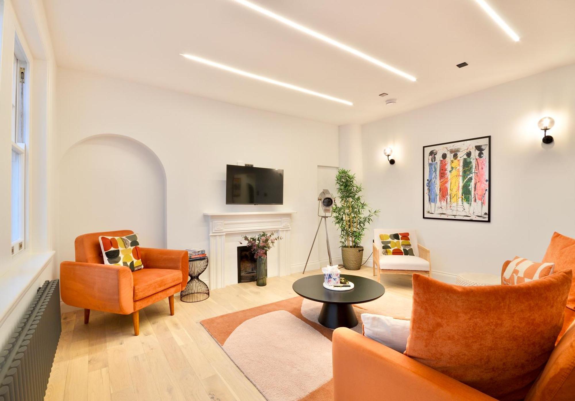 Newly Refurbished W/ River Views Londen