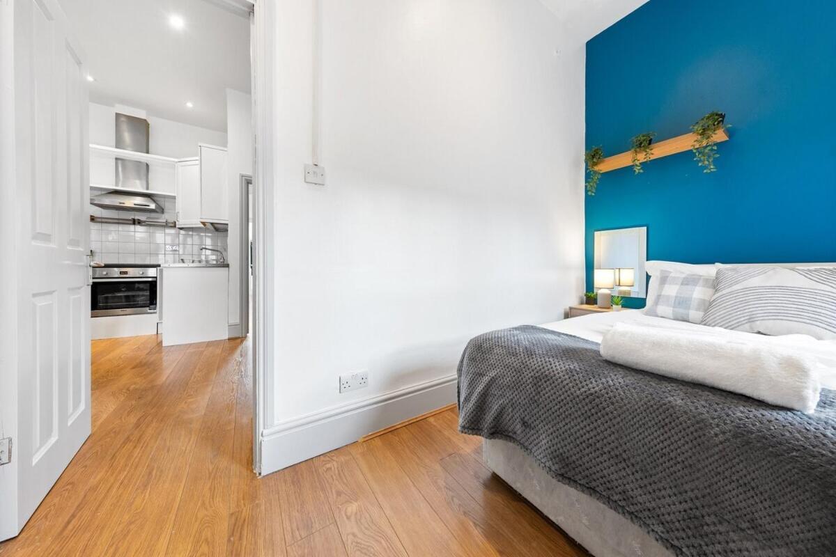 Luxurious 3 Bedroom Flat With Balcony In Kensington For 7 Next To Station Near Harrods Apartamento