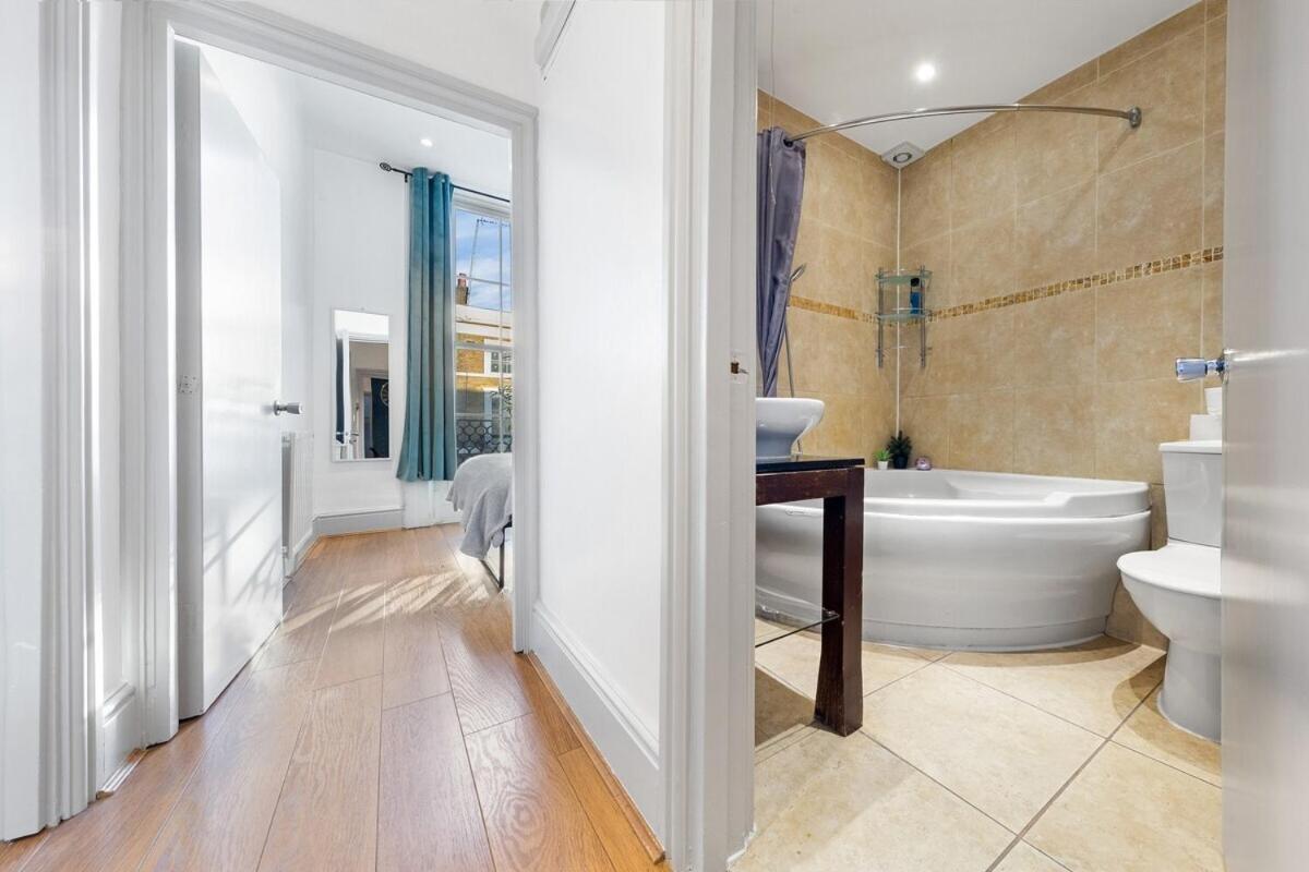 Luxurious 3 Bedroom Flat With Balcony In Kensington For 7 Next To Station Near Harrods Apartamento
