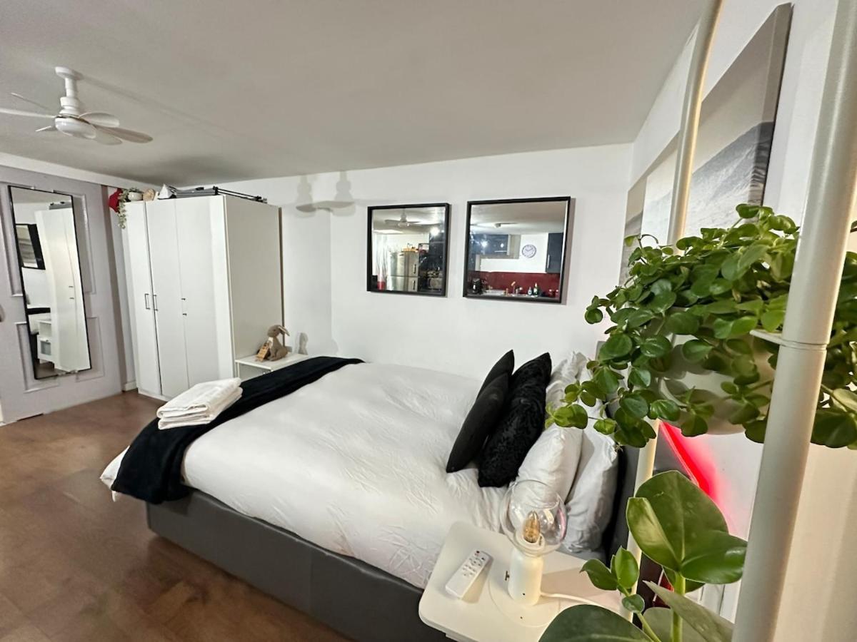 Cozy Modern In The Heart Of Hébergement de vacances *