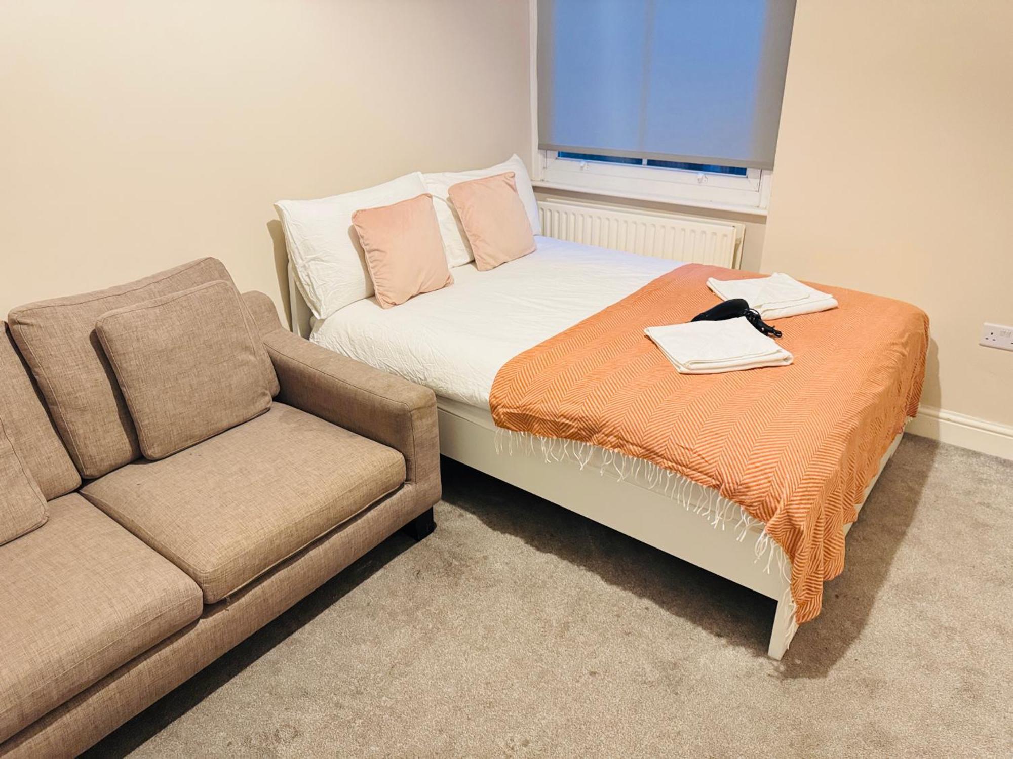 Private Bedrooms In Finsbury Park Station * Londres
