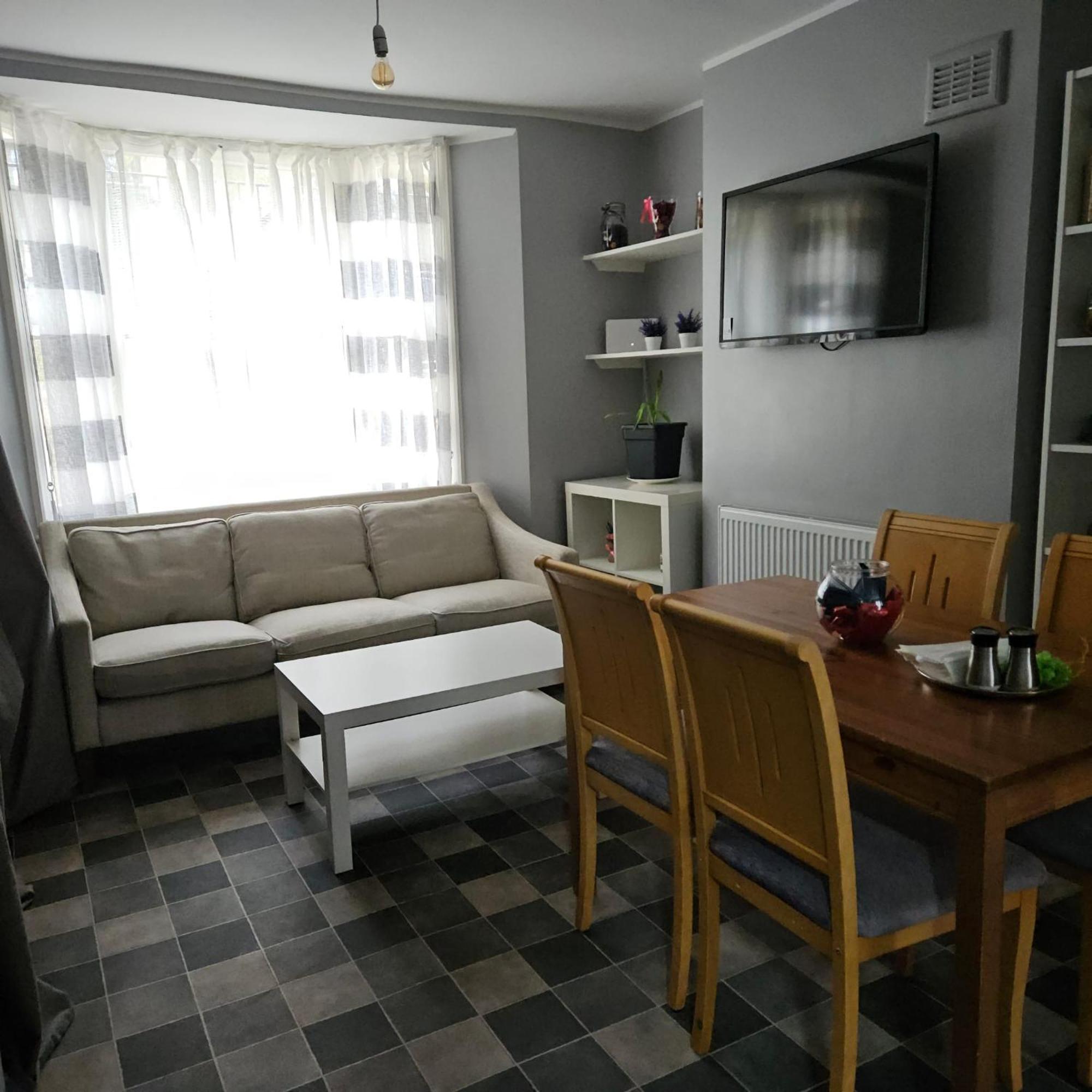 Beautiful Close To Gasthof London