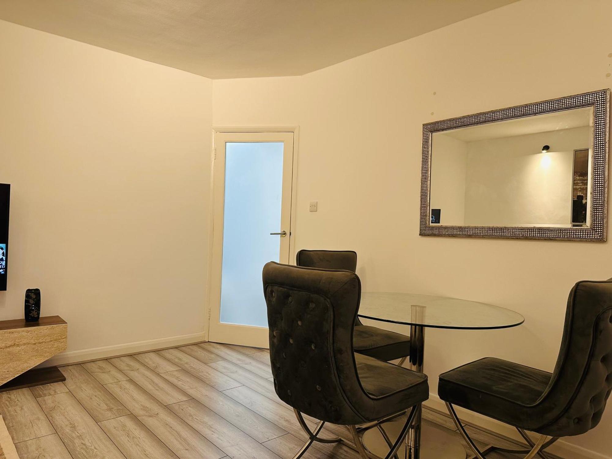 Entire 2-bedroom Flat Close To Hyde Park, Paddington Station, Bayswater And Queensway Station Londres