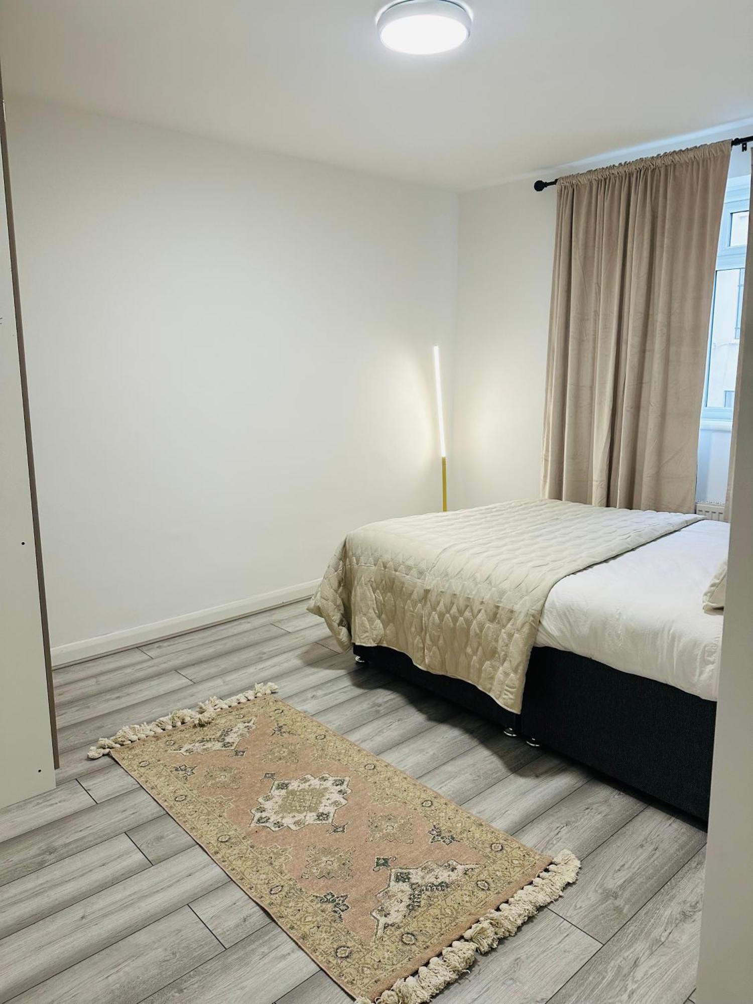 Entire 2-bedroom Flat Close To Hyde Park, Paddington Station, Bayswater And Queensway Station * Londres