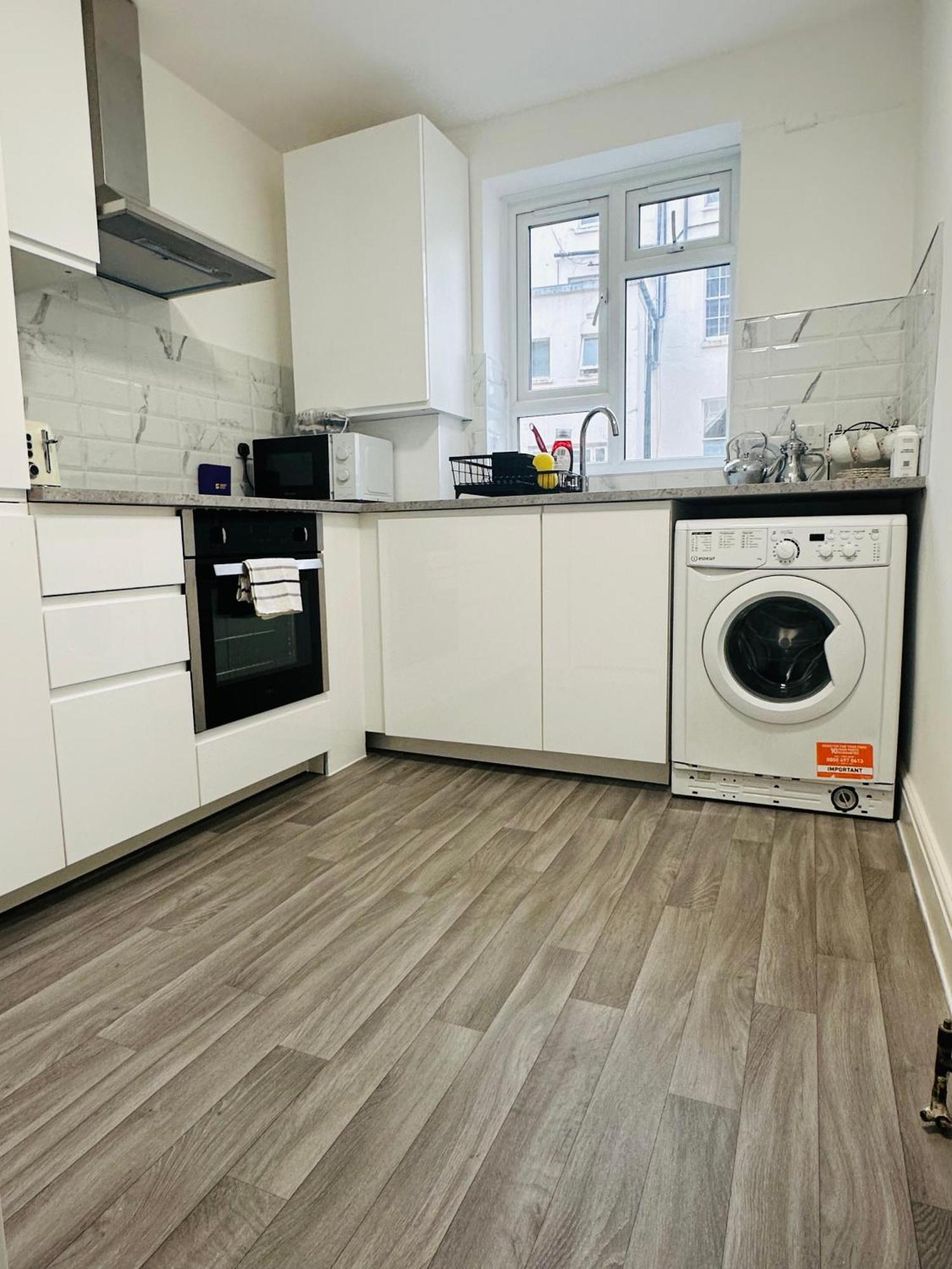 Entire 2-bedroom Flat Close To Hyde Park, Paddington Station, Bayswater And Queensway Station * Londres