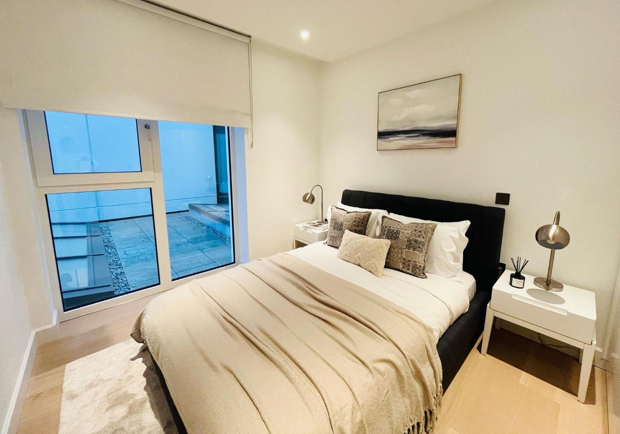 Luxury In White Living - Ideal For Family & Business