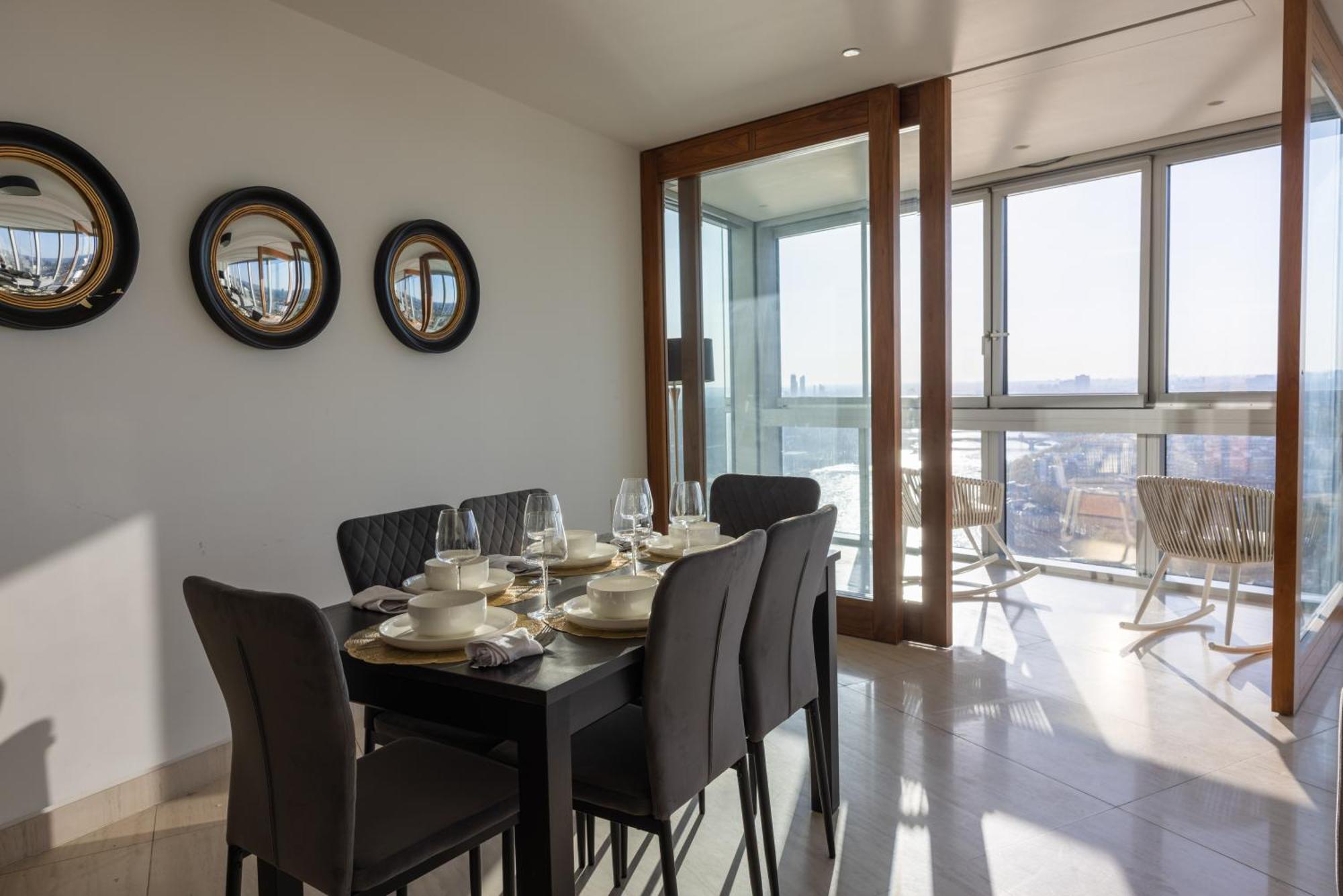 Luxury With Pool, Gym, Spa, Free Parking 3 Bedroom Appartement *