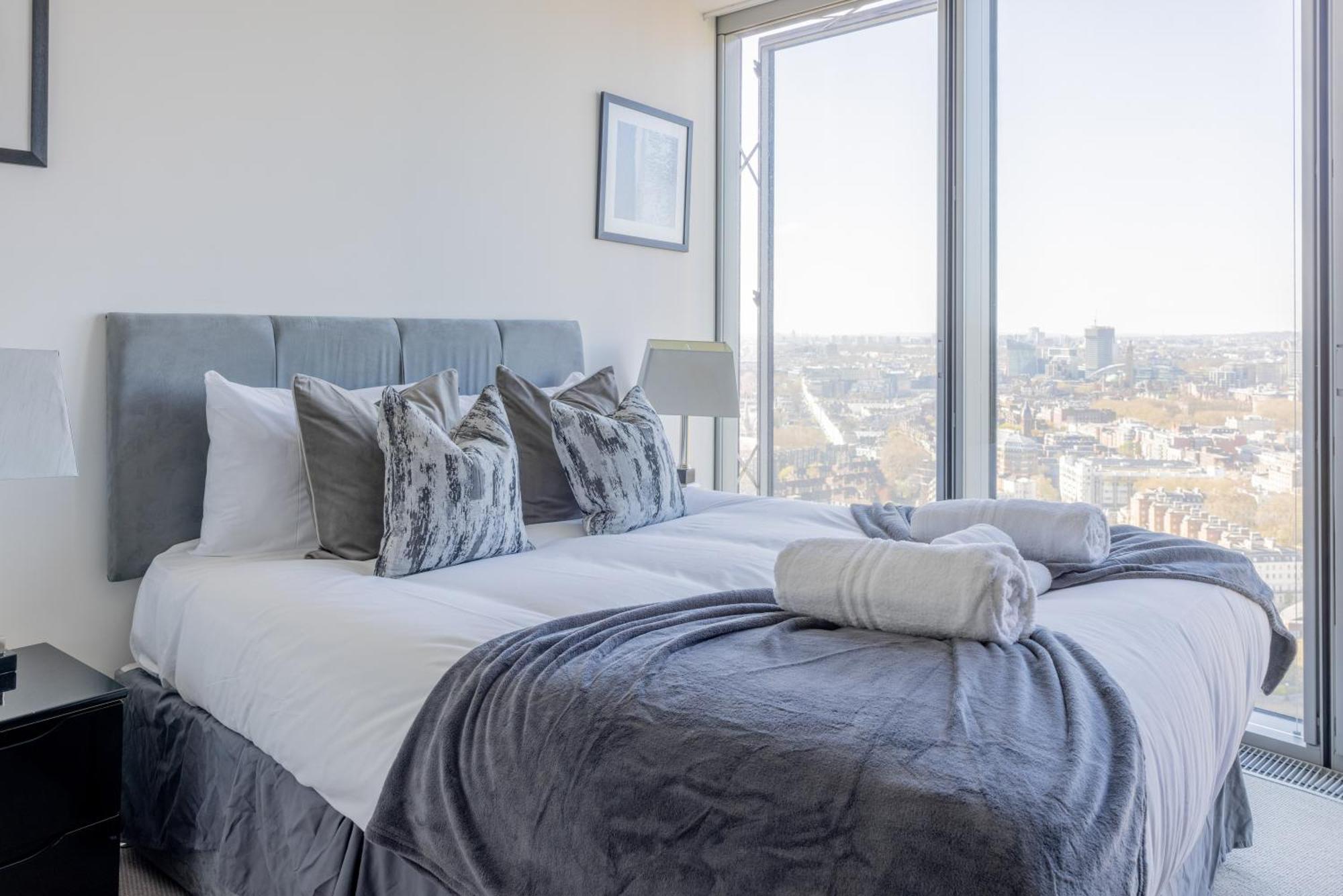 Luxury With Pool, Gym, Spa, Free Parking 3 Bedroom *