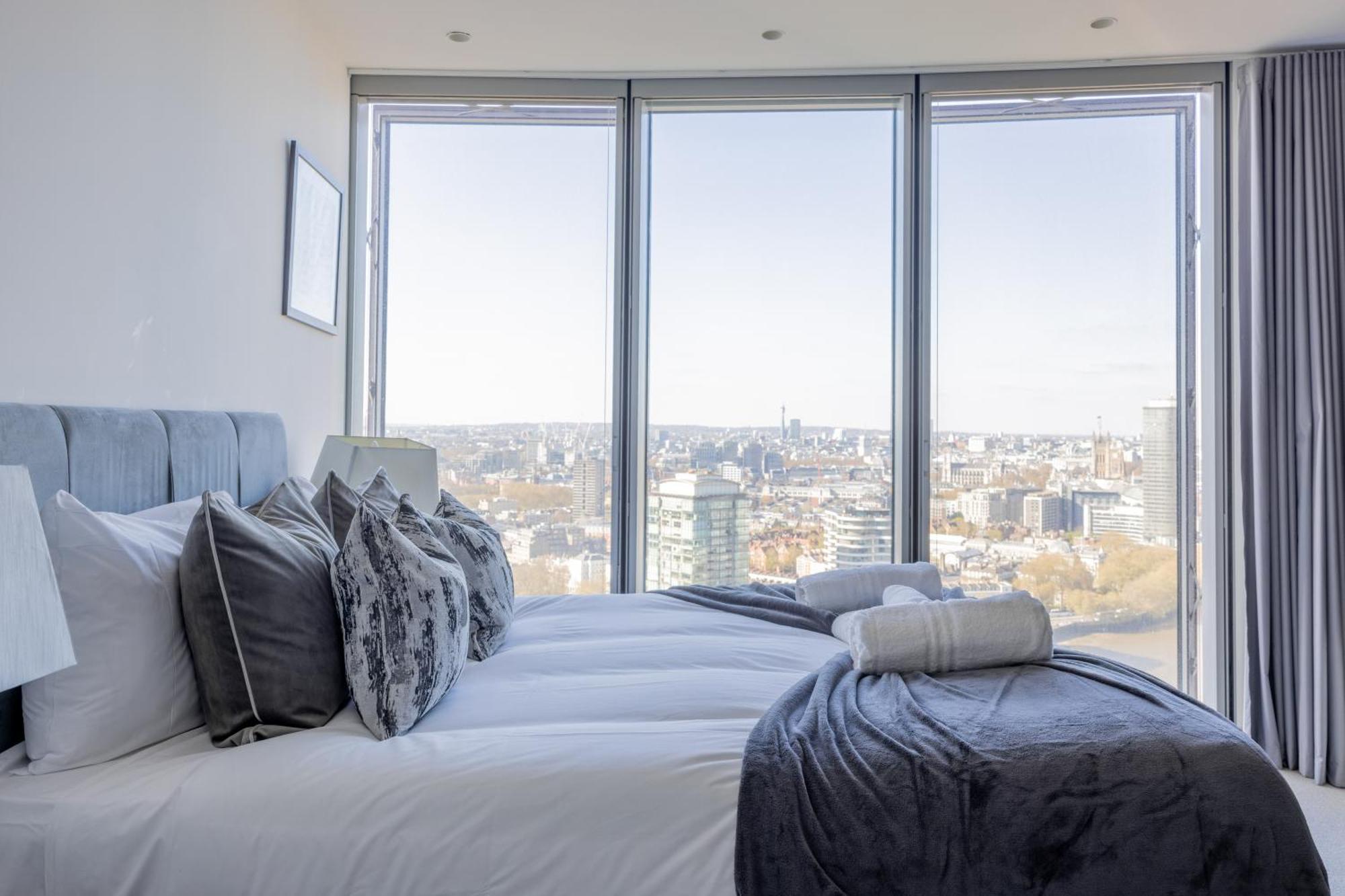 Luxury With Pool, Gym, Spa, Free Parking 3 Bedroom Appartement Londres