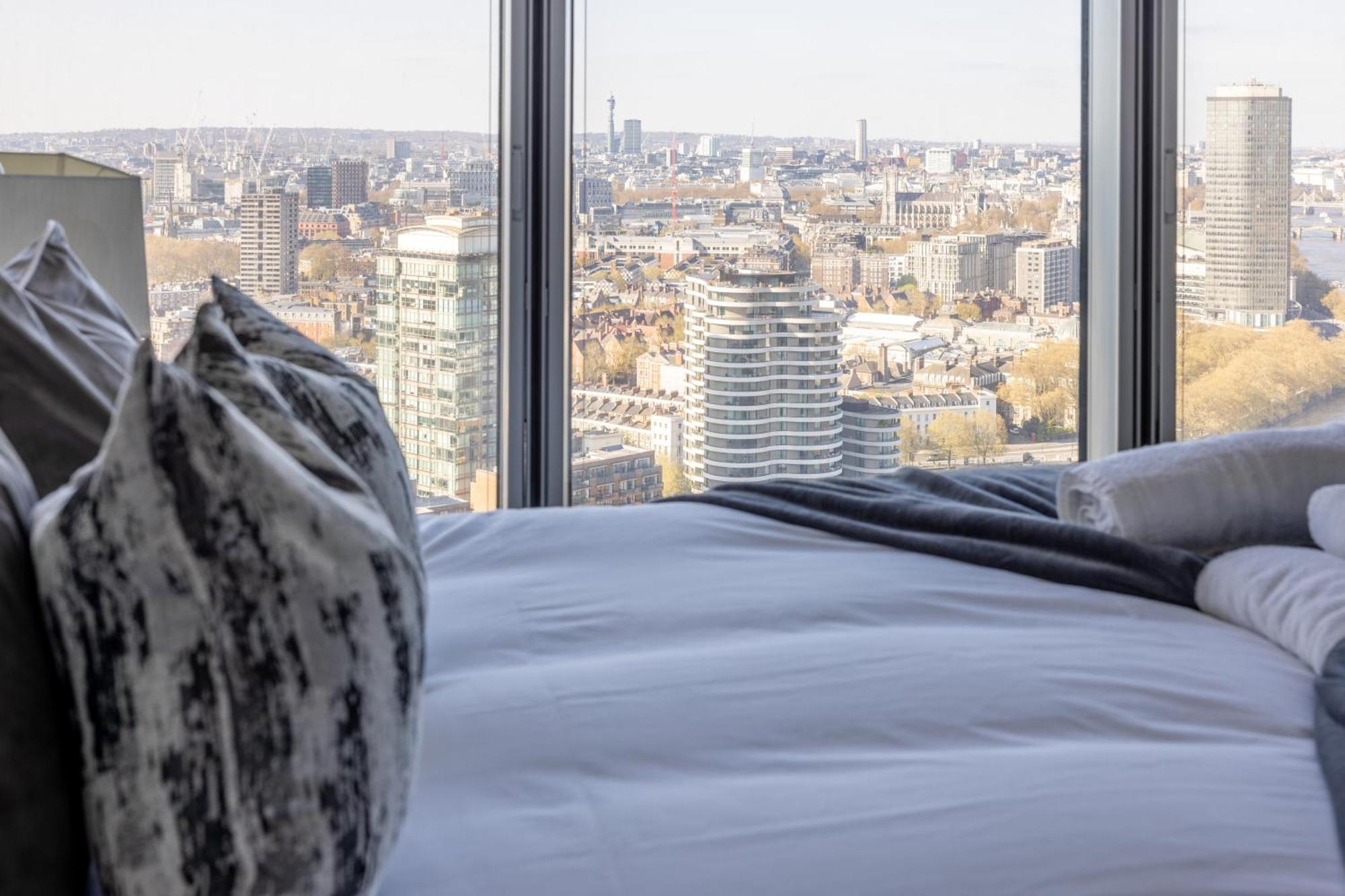 Luxury With Pool, Gym, Spa, Free Parking 3 Bedroom Appartement