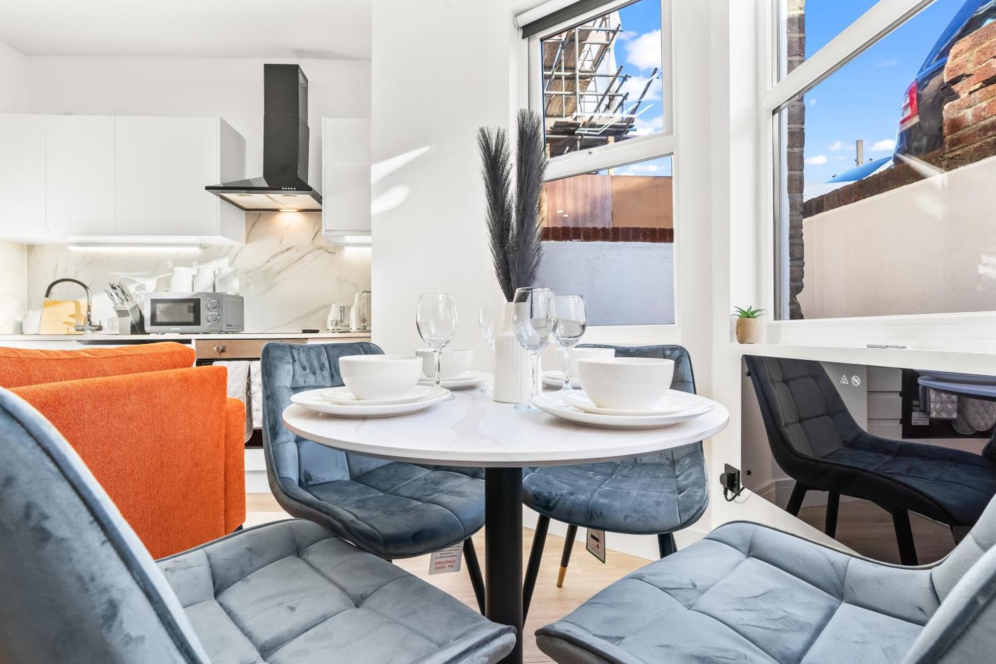 Stunning 4 Bed, Sleeps 10, Parking Appartement Londres