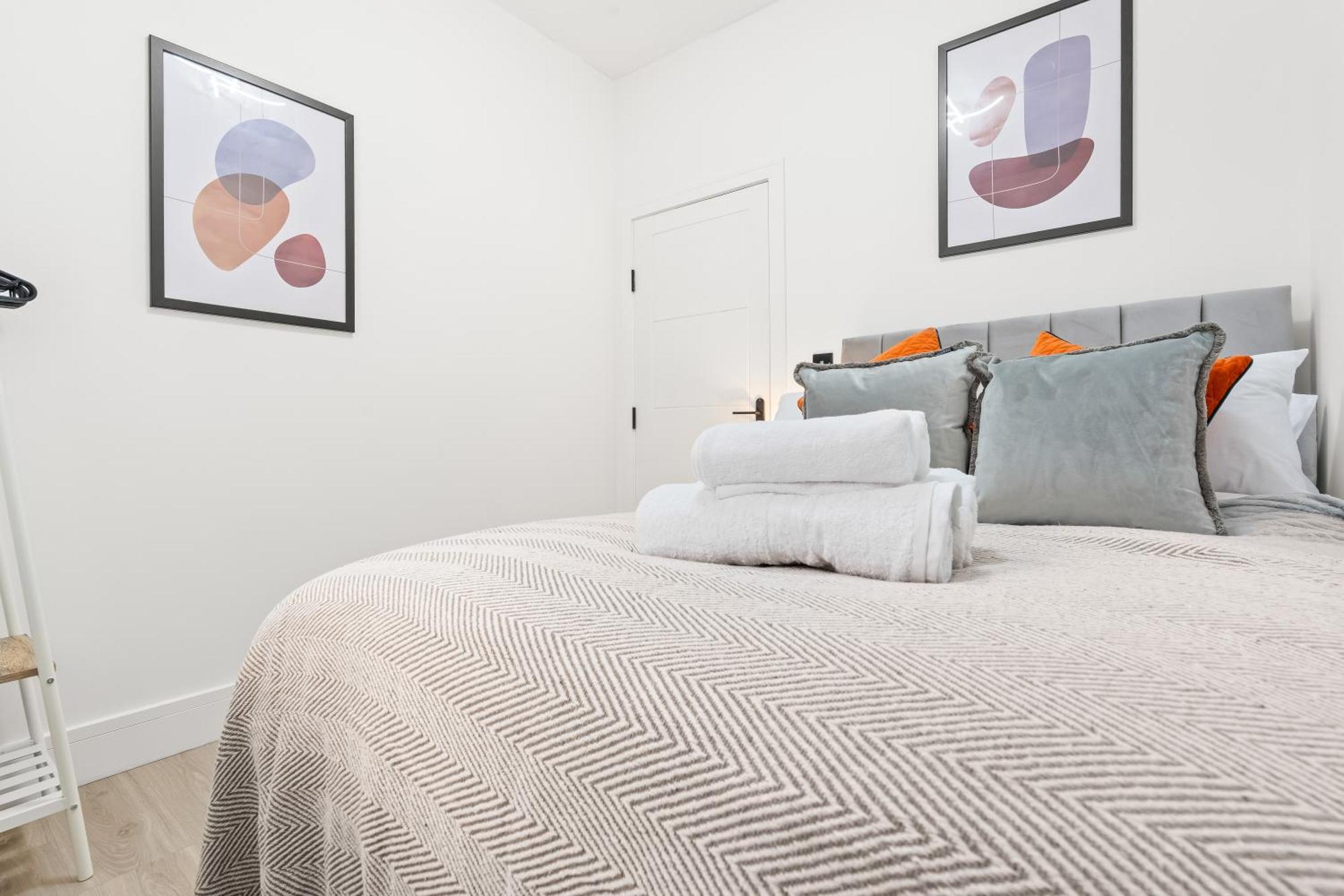 Stunning 4 Bed, Sleeps 10, Parking * Londres