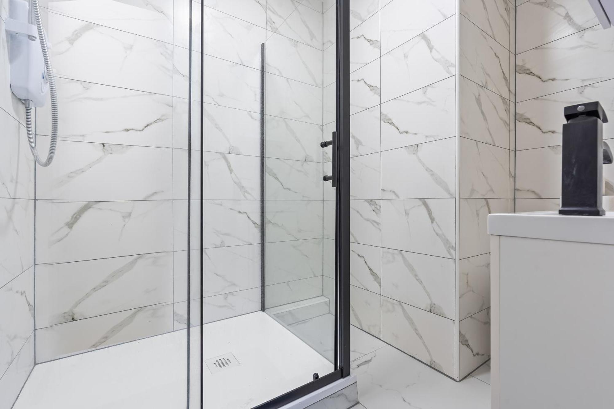 Stunning 4 Bed, Sleeps 10, Parking Londres