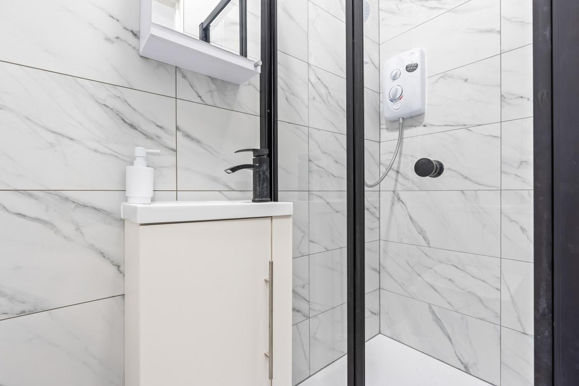 Stunning 4 Bed, Sleeps 10, Parking Londres
