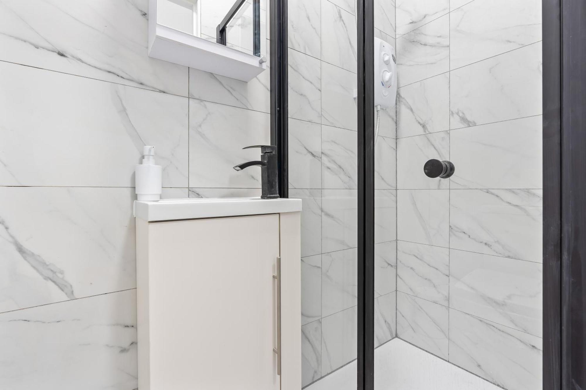 Appartement Stunning 4 Bed, Sleeps 10, Parking
