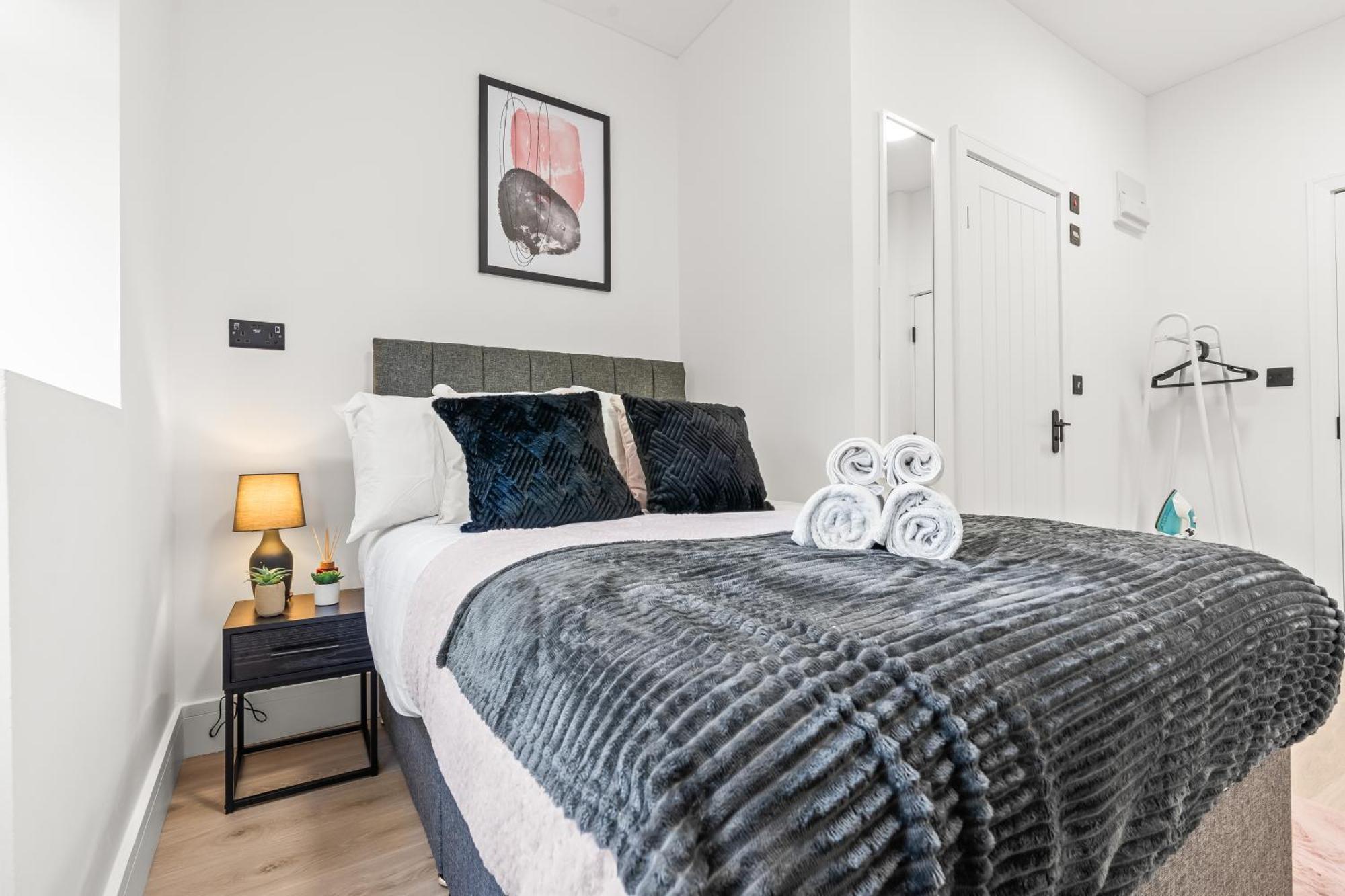 Stunning 4 Bed, Sleeps 10, Parking * Londres