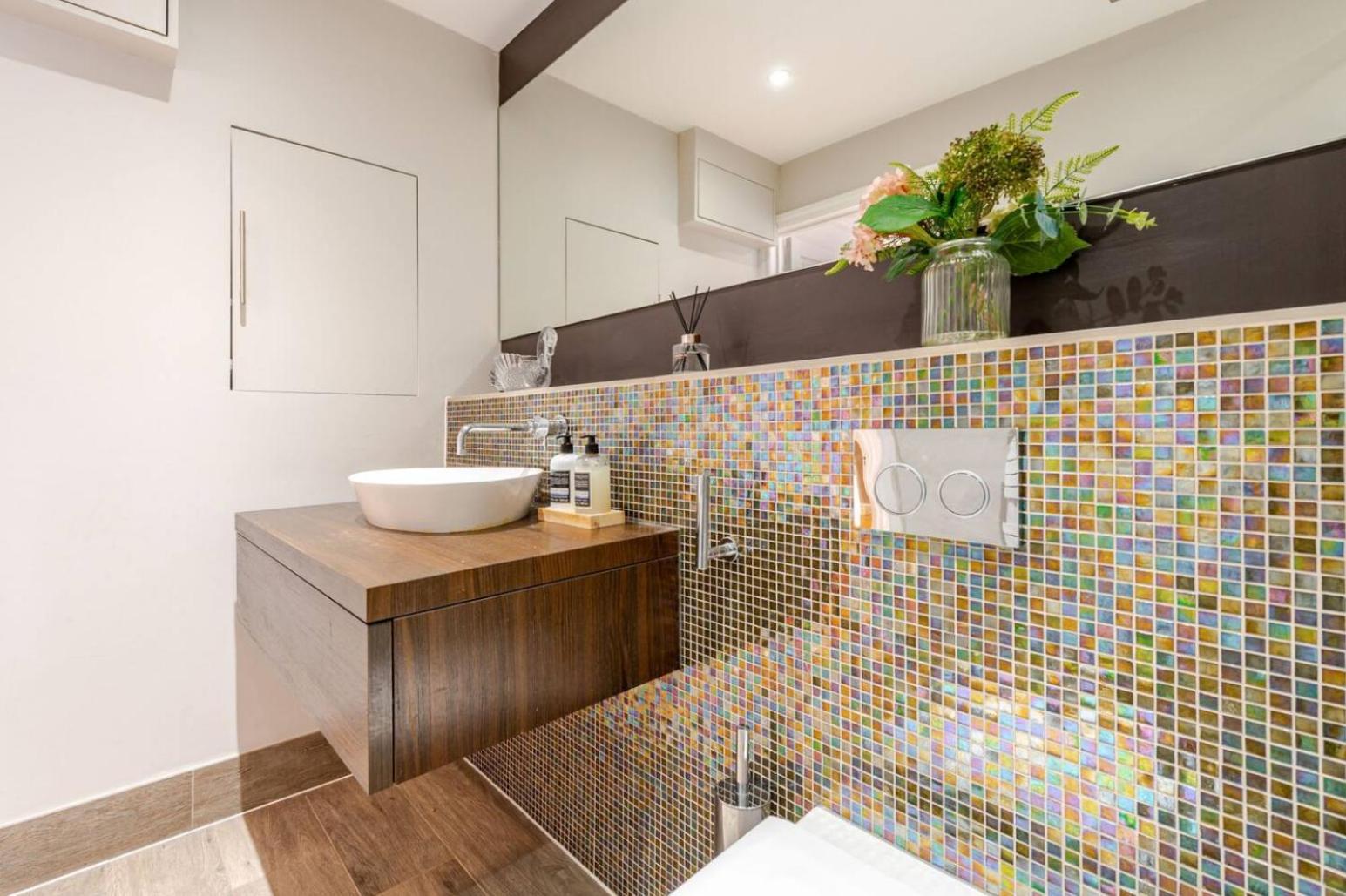 Spacious And Private By Royal Palace Londres