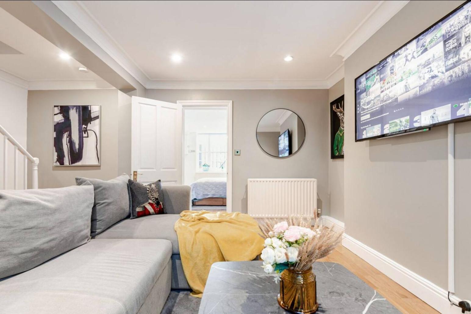 Spacious And Private By Royal Palace