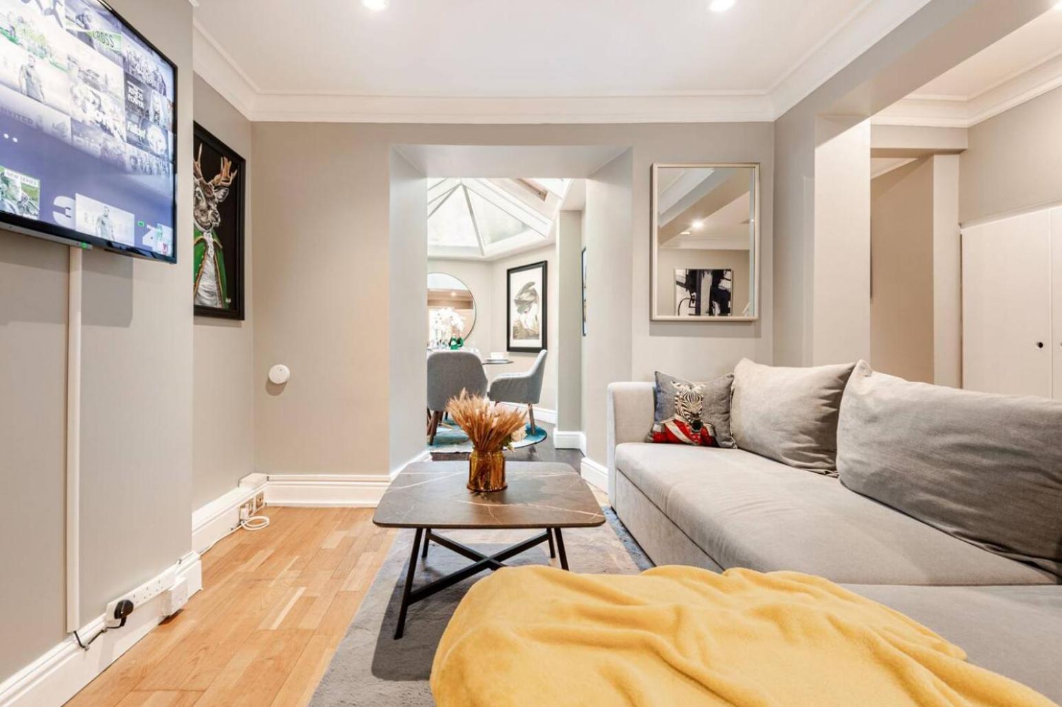 Spacious And Private By Royal Palace * Londres
