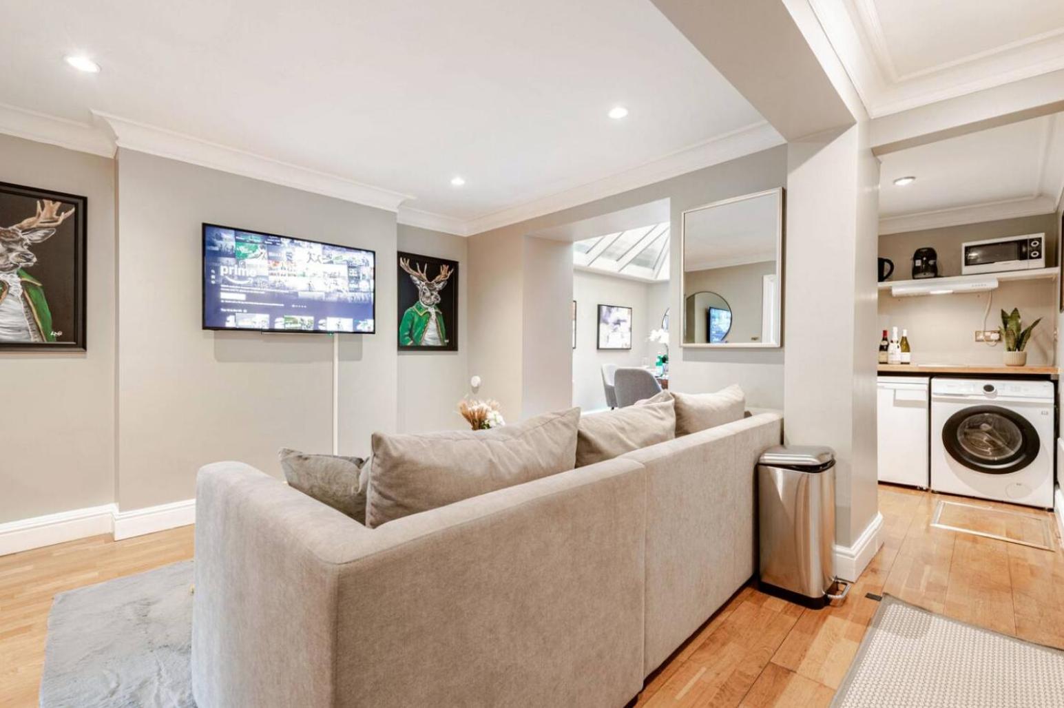 Spacious And Private By Royal Palace Appartement Londres